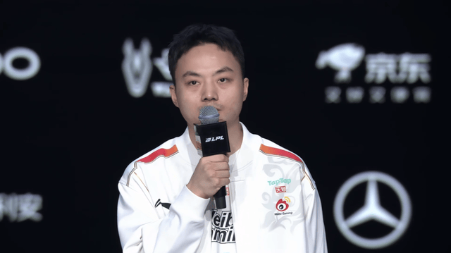 LOL世界亚军暗示退役，赛后采访粉丝炸锅，刚赢比赛搞队友心态？