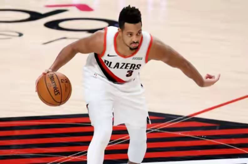 不值钱了？休赛期未获得续约合同的9位球星：詹姆斯、杜兰特领衔