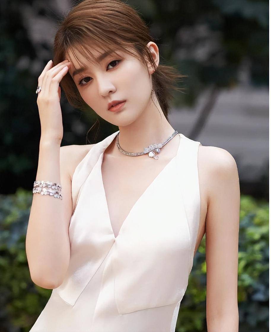 天呐!乔欣这波操作太秀了,500亿豪门?秘密结婚?这是要上天!