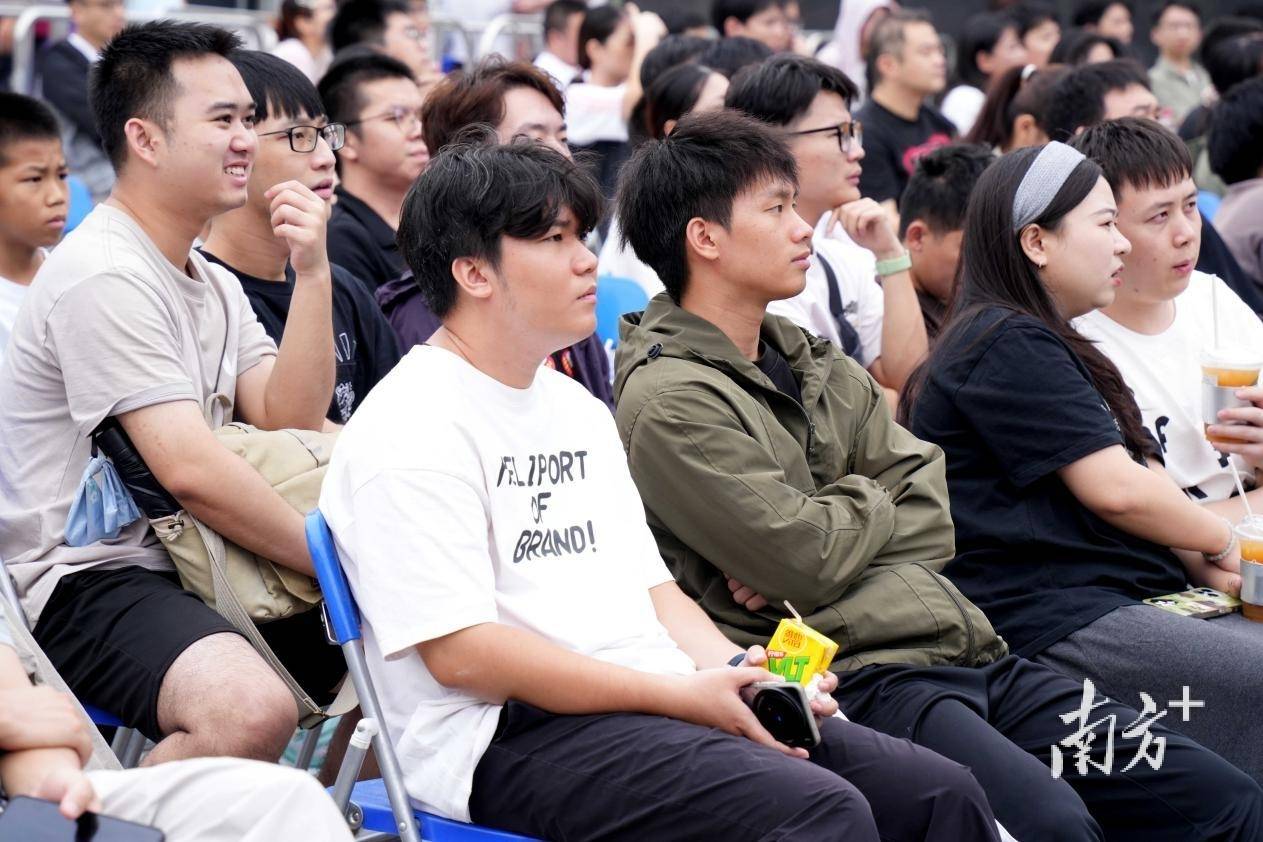 大湾区电竞迷再聚万江，LOL峡谷传奇观赛派对落幕