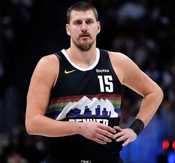 NBA官方更新MVP排名：约基奇继续领跑第一名，MVP实至名归！