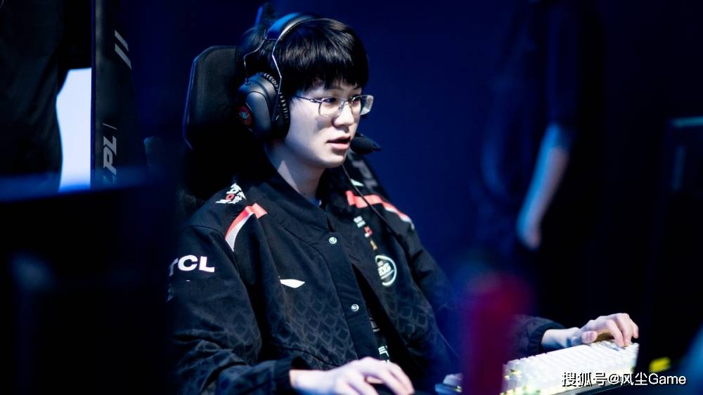 LOL十年赛事博主退网！LCK赛前整活：用河蟹预测比赛结果